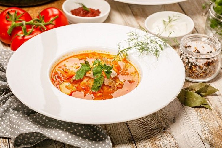 Kålsoppa recept för viktminskning med grönsaker som tillbehör
