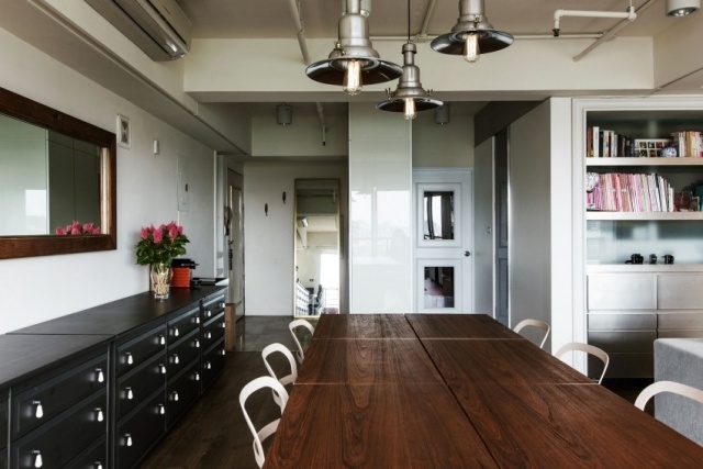 designer-lägenhet-utrustat-kök-platsbesparande-möbler-hall-garderob