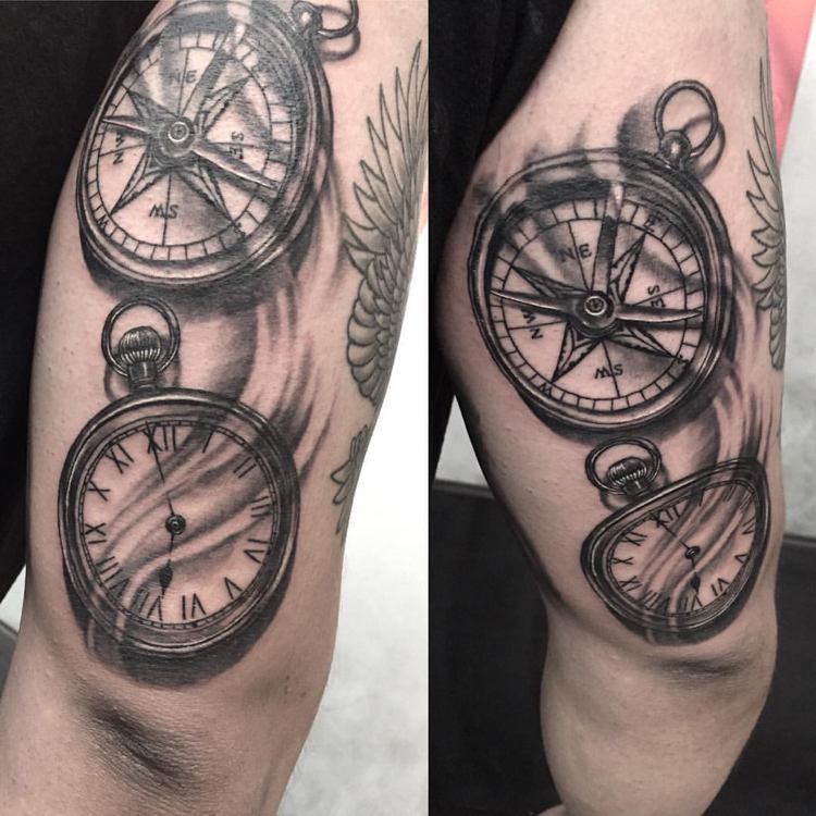 Kompass Tattoo fickur arm man wing