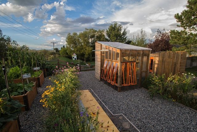 Trädgårdsdesign Träpaviljong trädgård växthus öppen spis