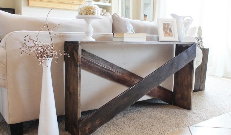 konsol-bord-bakom-soffa-inredning-idéer-trä-rustik-beige-soffa-matta-vas