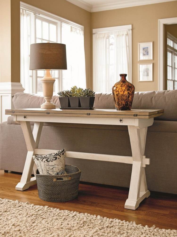 konsol-bord-bakom-soffa-inredning-idéer-vit-lampa-succulenter-beige