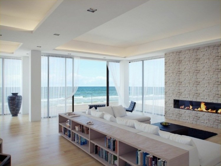 konsol-bord-bakom-soffa-inredning-idéer-vit-modern-väggbeklädnad-natursten-bokhyllor