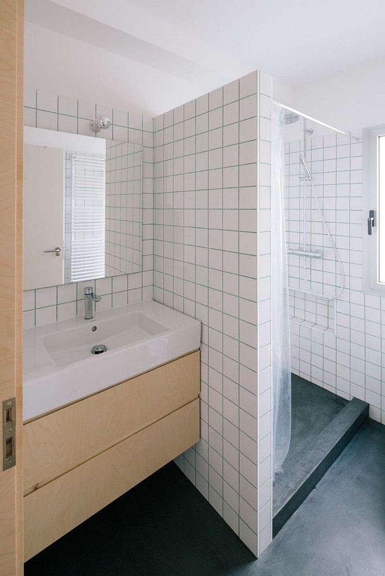 Grout-färger-teal-badrum-dusch-partition-väggplattor