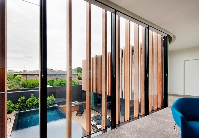 design-hus-kooyong-utomhus-pool-övre våningsvy-lamell-fasad