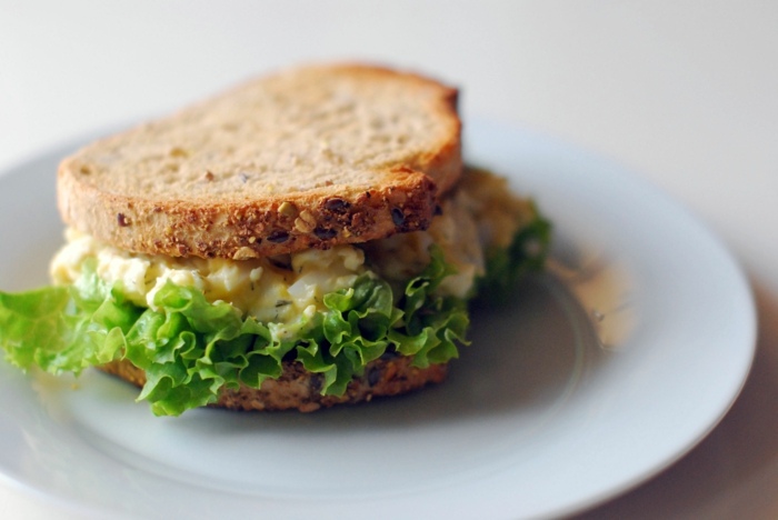 smörgås sallad ägg sallad fullkornsbröd hälsosam kost