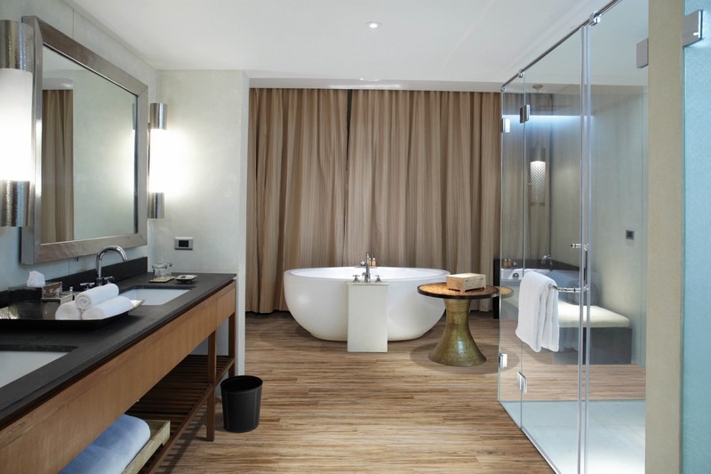 Lägg-kork-golv-badrum-design-modern