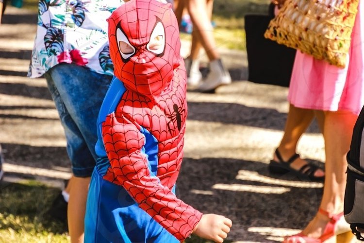 Kostymidé 2020 för Halloween med mask - Spiderman och andra superhjältar
