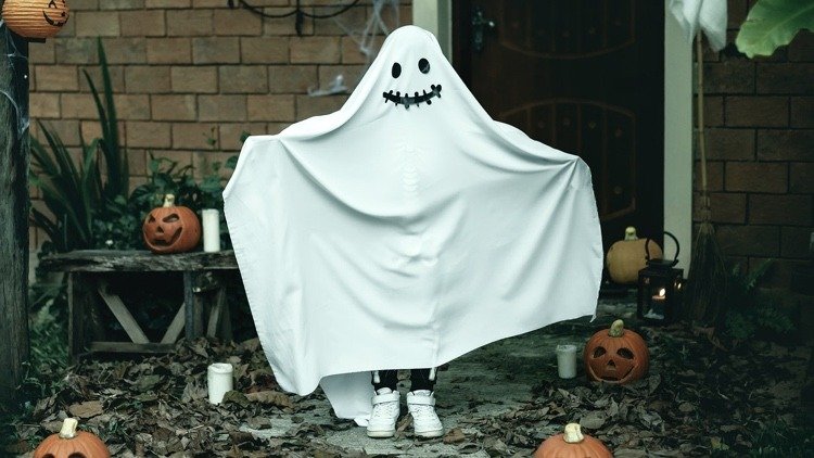 Enkel kostymidé med lakan - tinker -spöke för barn och vuxna