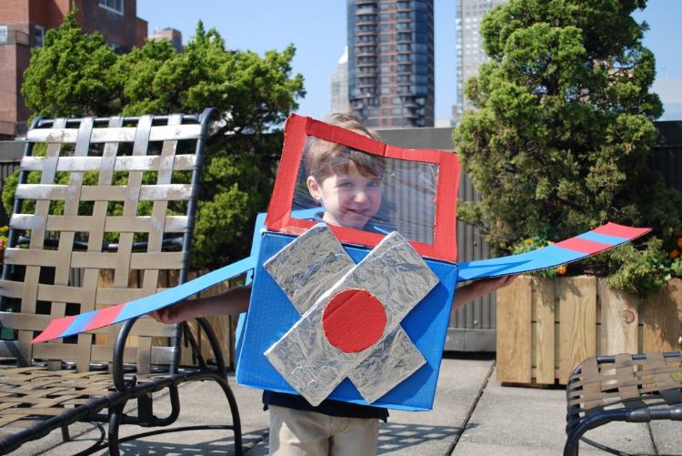 liten flygplanskostym för barn tinker kartong