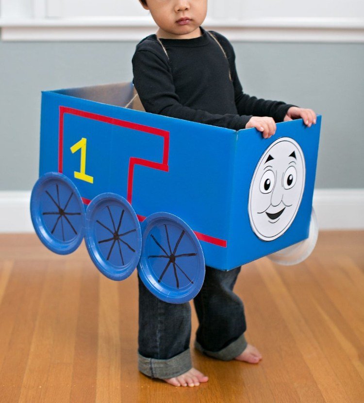 thomas lokomotiv diy kostym kartong småbarn karneval