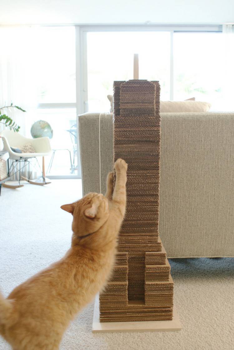 enkla DIY idéer skrapa möbler katt skrapa stolpe wellpapp