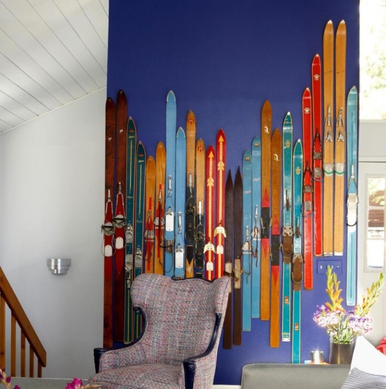 Kreativa-möblering-idéer-vägg-dekoration-ski-dekoration