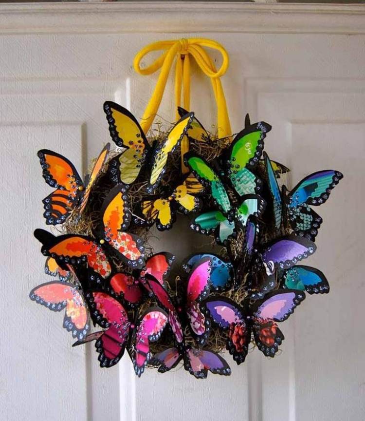 kreativ-vår-dekoration-gör-det-själv-dörrkrans-fjärilar-färgglada-färgade-regnbågsfärger