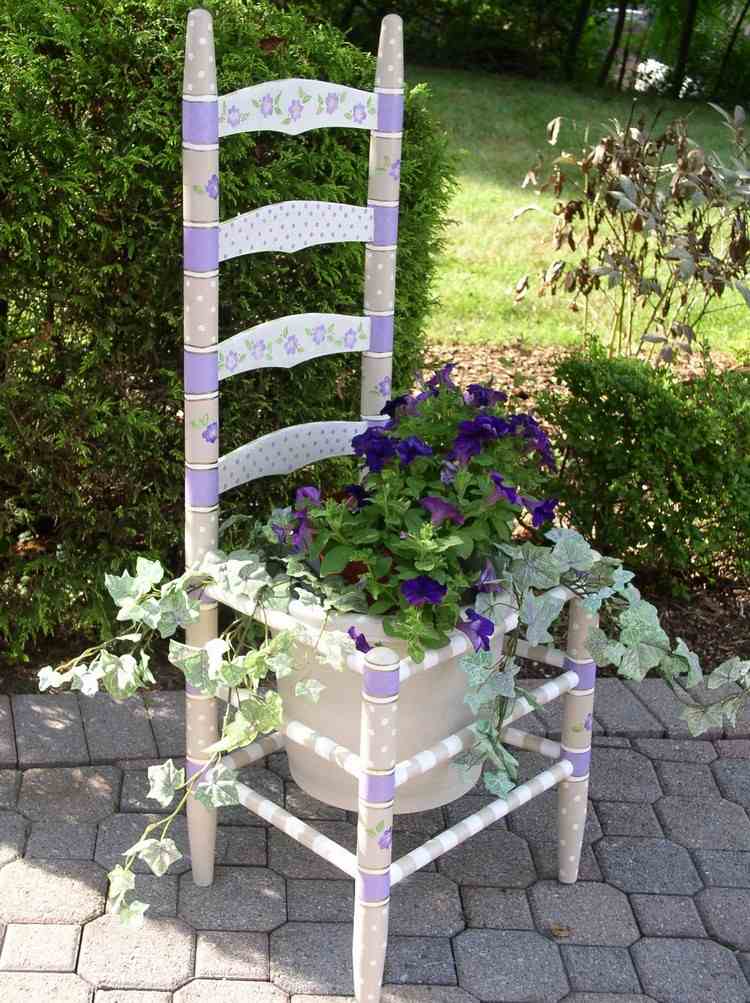 kreativ-trädgård-dekoration-färg-dekorerad-ålder-stol