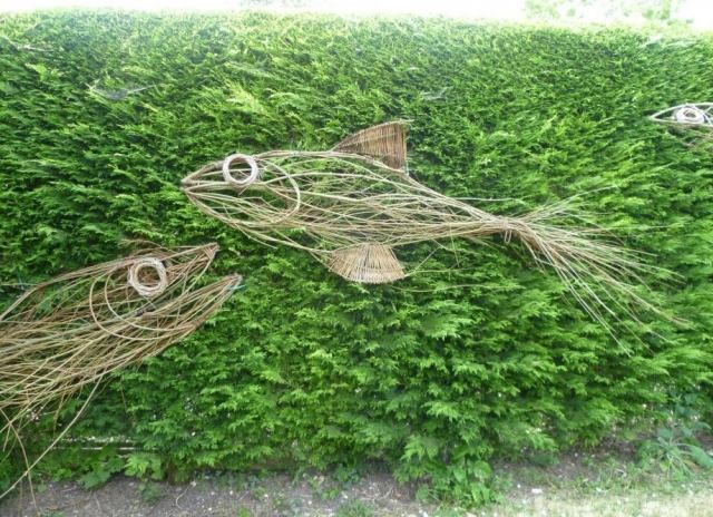 trädgårdsinredning hantverksidéer fiskkorg pil flätad konstnärlig