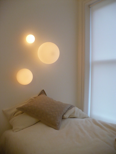 Idéer-belysning-i-sovrummet-boll-lampor