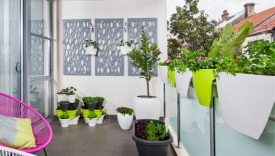 Inrätta grönsaks trädgård på balkong terrass