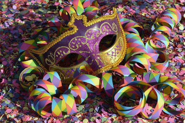 karneval-kostym-karneval-mask-färgglada-färger-humör