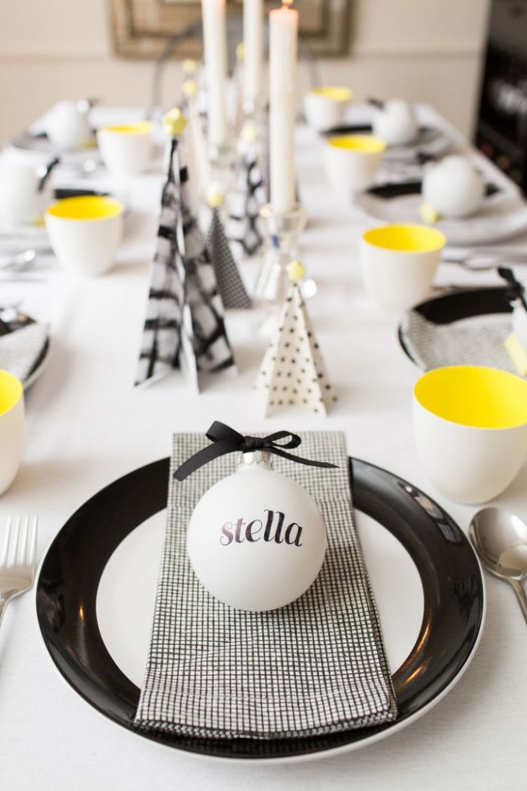 bordsdekoration-jul-gör-det-själv-svart-vit-tyg-servetter-bords-pynt-dekoration-snygg