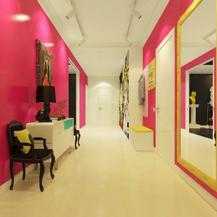 kreativ väggdesign väggfärg-rosa-väggspegel-skänk-garderob-bänk-garderob-vit-gul
