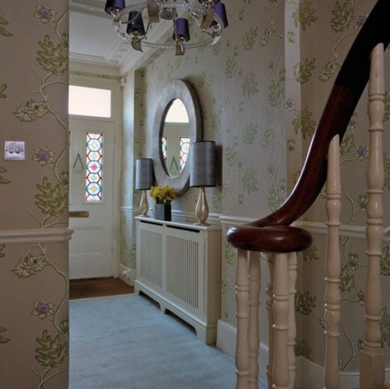 klassiskt-blommigt-mönster-vägg-design-korridor