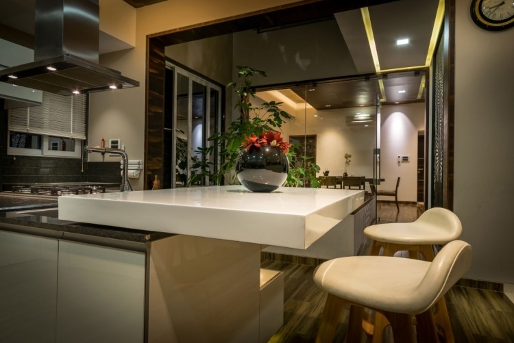 Kreativ väggdesign-kök-modern-design-glasvägg-reflekterande-yta