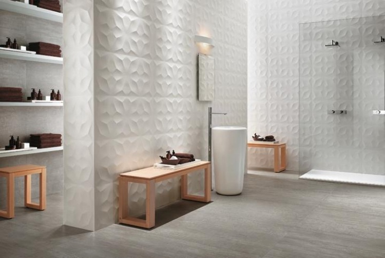 kreativ-vägg-design-3d-keramiska-kakel-badrum-vit-dusch-grå-golv