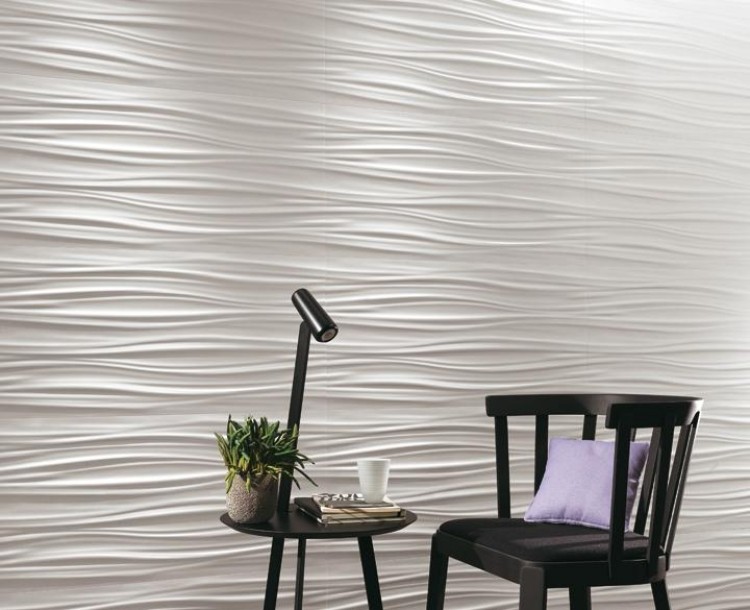 kreativ-vägg-design-3d-keramiska-kakel-vit-struktur-linjär-stol-svart