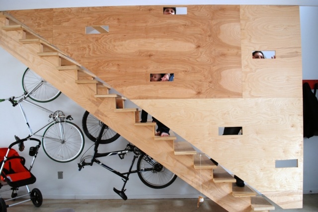 Invändiga trappor-trä-kreativ-lägenhet-idéer-öppningar-parkering-cyklar