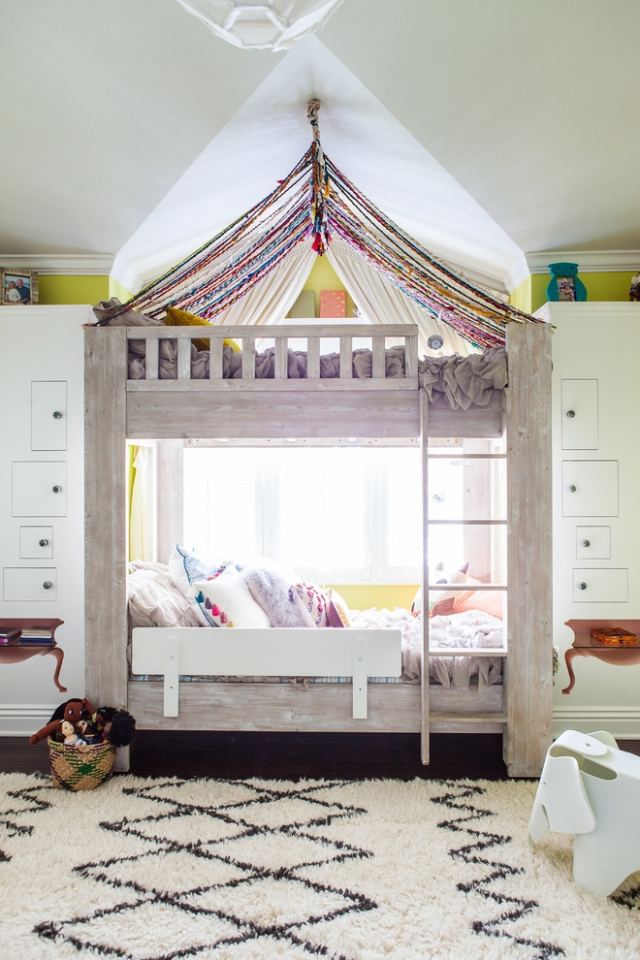 Barnrum-kreativ-lägenhet-idéer-tält-säng-diy-våningssäng-med-stege