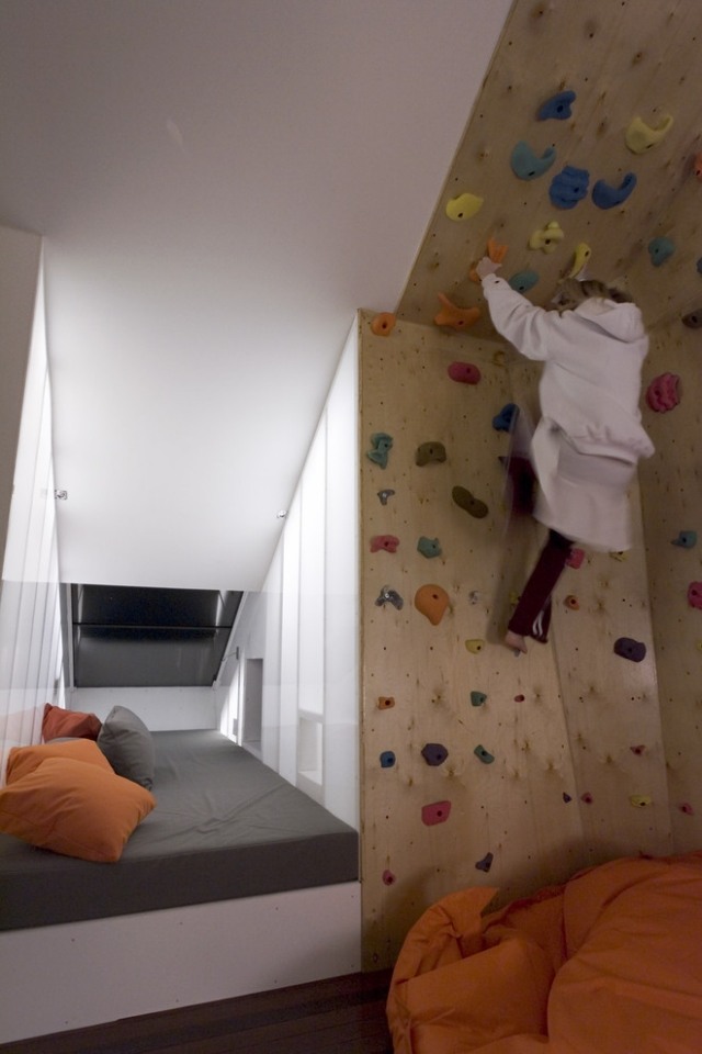Kreativa-lägenhet-idéer-barnrum-lek hörnklättring vägg-hemma-diy