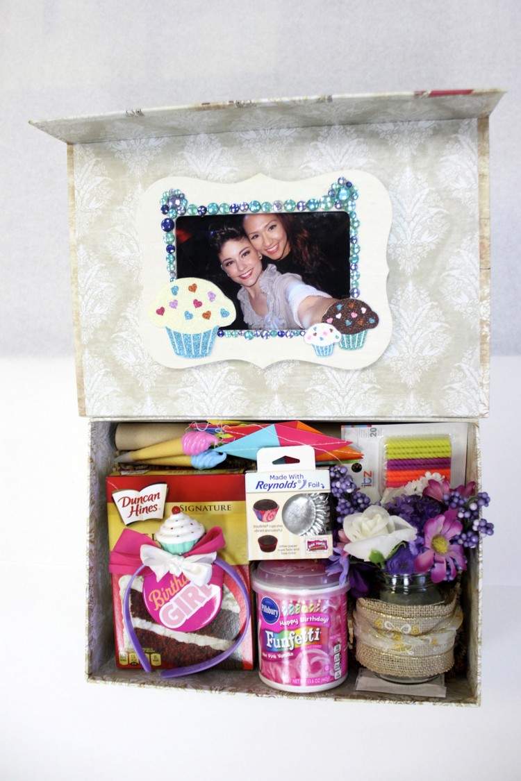 diy-present-idéer-bästa-flickvän-överraskning-box-gåvor-foto