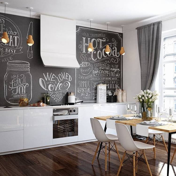 Designa bakväggen i köket med kritbilder