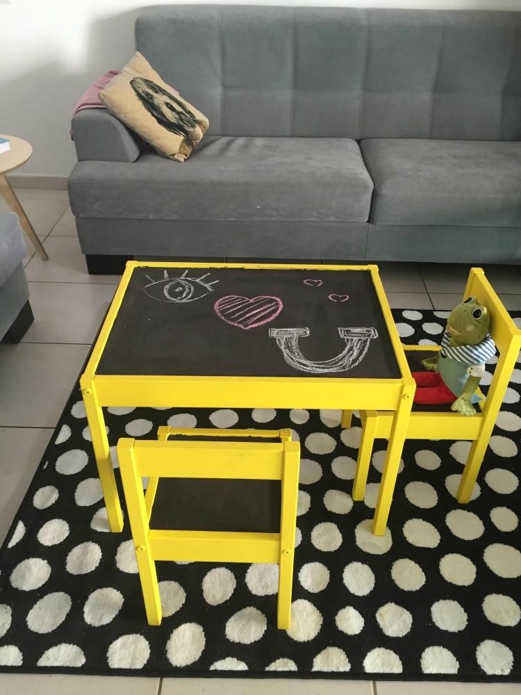 Gör krita för barn på Ikea -bordet själv