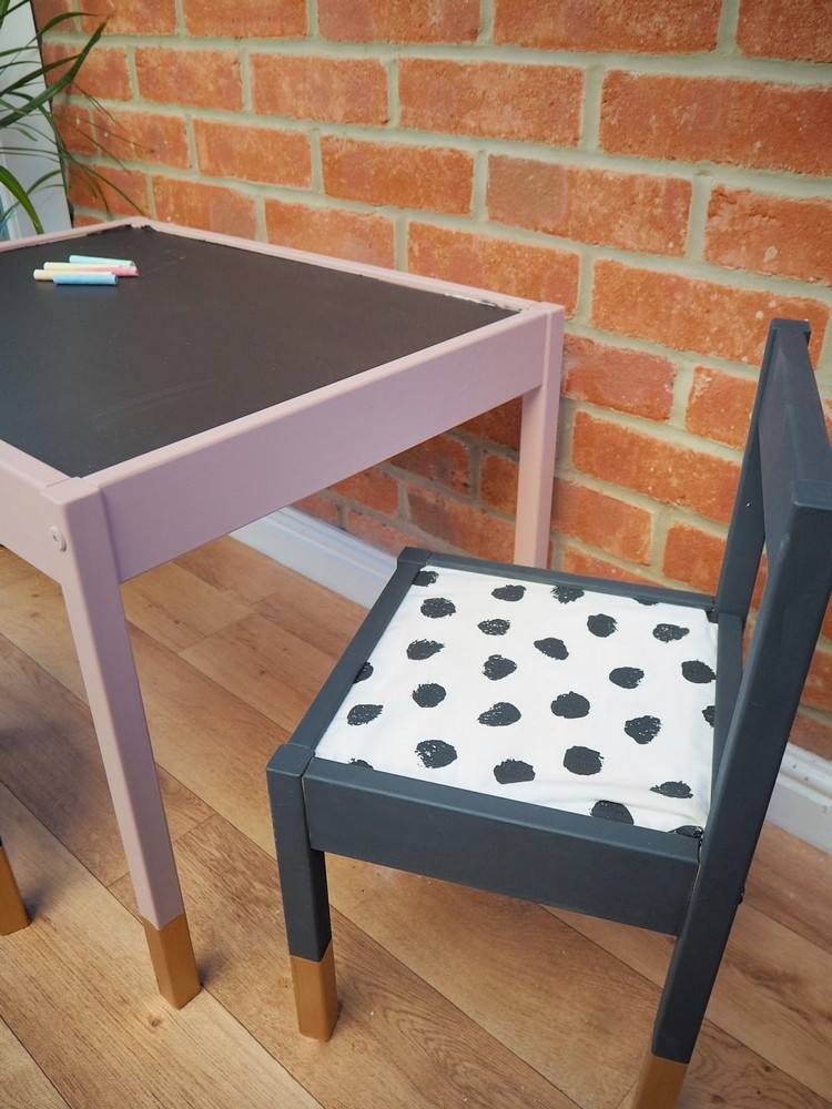 Krita bord för barnrum gör det själv Ikea Hack