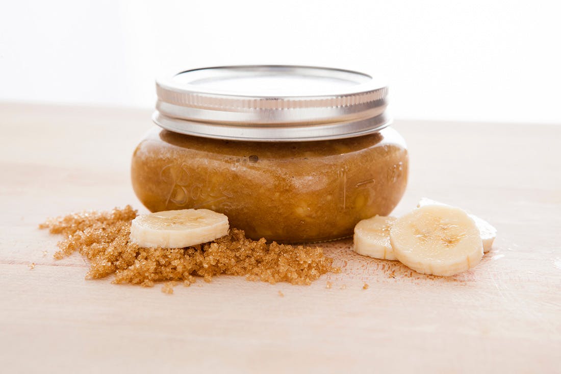 gör din egen kroppskalning naturligt hemlagat hemrecept hudvård idéer förslag tips ingredienser banan farinsocker