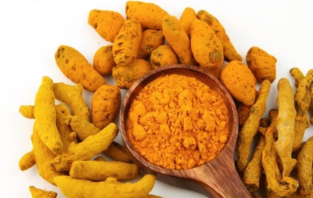 Saffranrot gul ingefära gurkmeja kryddor med kryddor