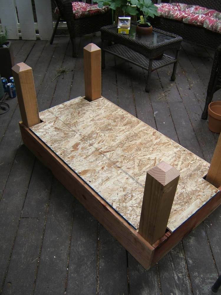 Skapa-din-egen-bygg-din-ört-upphöjda-säng-instruktioner-trä-bord-ben-konstruktion