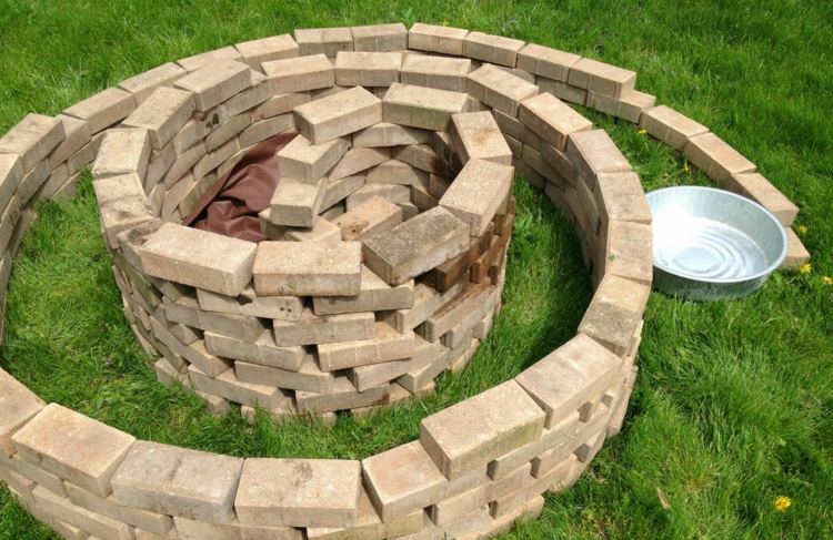 ört-spiral-byggnad-tegel-tegel-idé-läggning-trädgård-säng