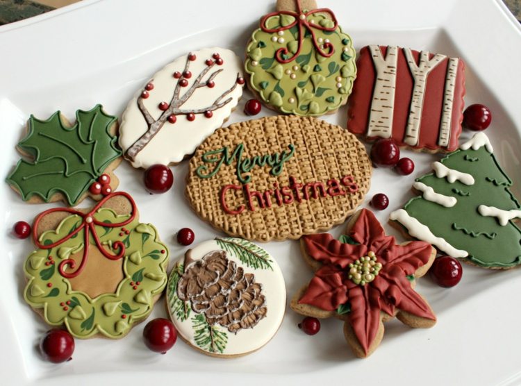 läckra julkakor naturmotiv krans tallkottar julstjärna