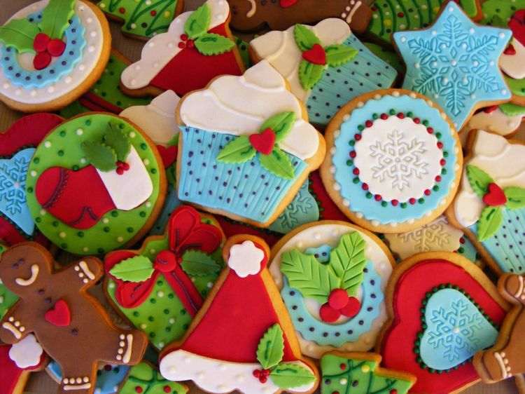läckra julkakor färgglada färger cupcake form santa claus hatt