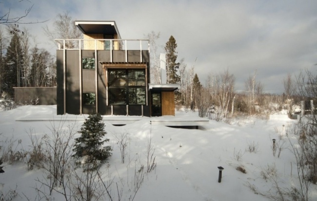 Bostadshus utsikt kub modern takterrass trädäck vinterlandskap