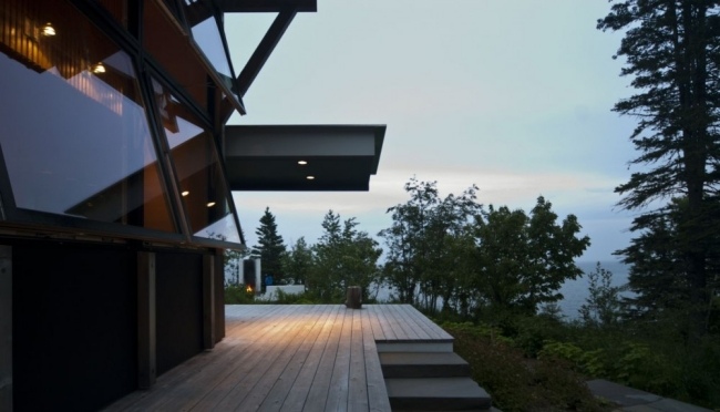 Modernt skogshus träterrass natur utsikt sjö Chalet-riersom bostad salmela-arkitekt
