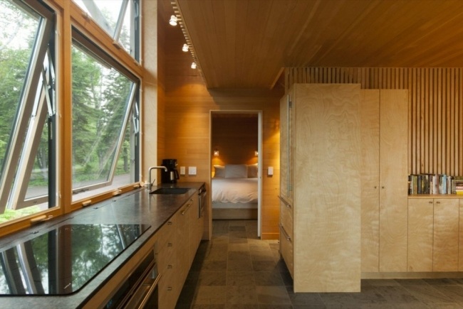 Kubformat hus-i skogen-trippelglasade väggpaneler inredning