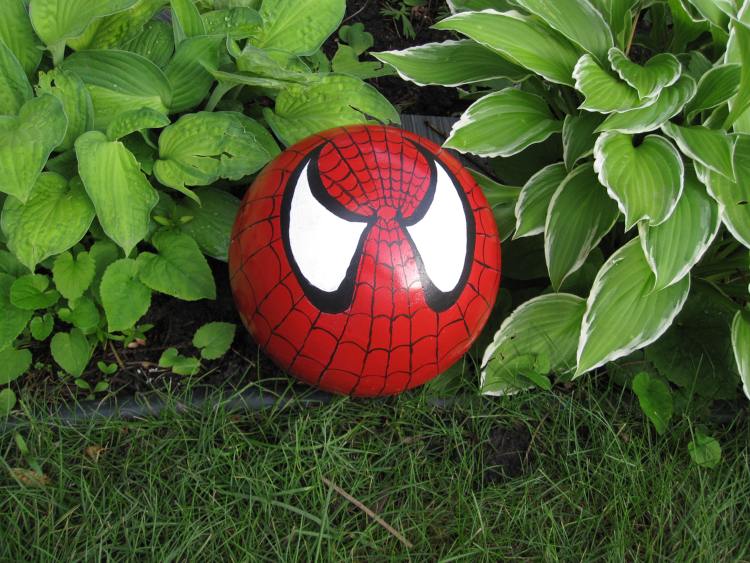 bollar trädgård bowling boll måla spiderman