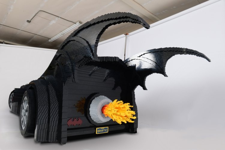 art-lego-batmobil-bak-avgas-dyra-projekt