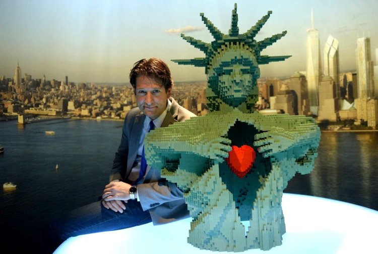 art-lego-staty-of-liberty-heart-new-york-tema