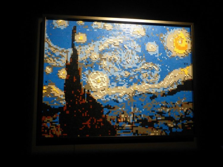 konst-lego-utställning-samling-målningar-nathan-sawaya-sky