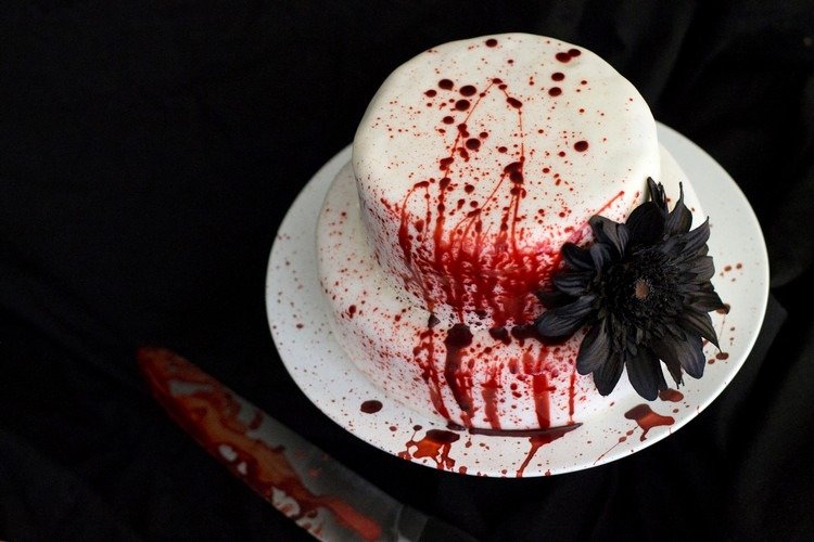 Gör-det-själv-falska-blod-halloween-tårta-blodfläckar-svart-blomma